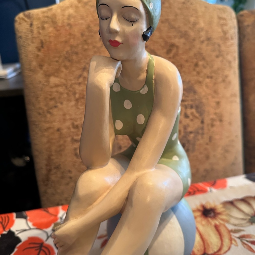 MY SWANKY HOME Bathing Beauty Retro Figurine